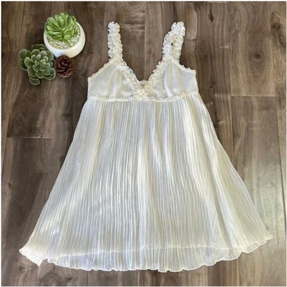 Vintage CUTE 80s-90s White Baby Doll Pleated negligee chemise Lace Frill details - Picture 2 of 14